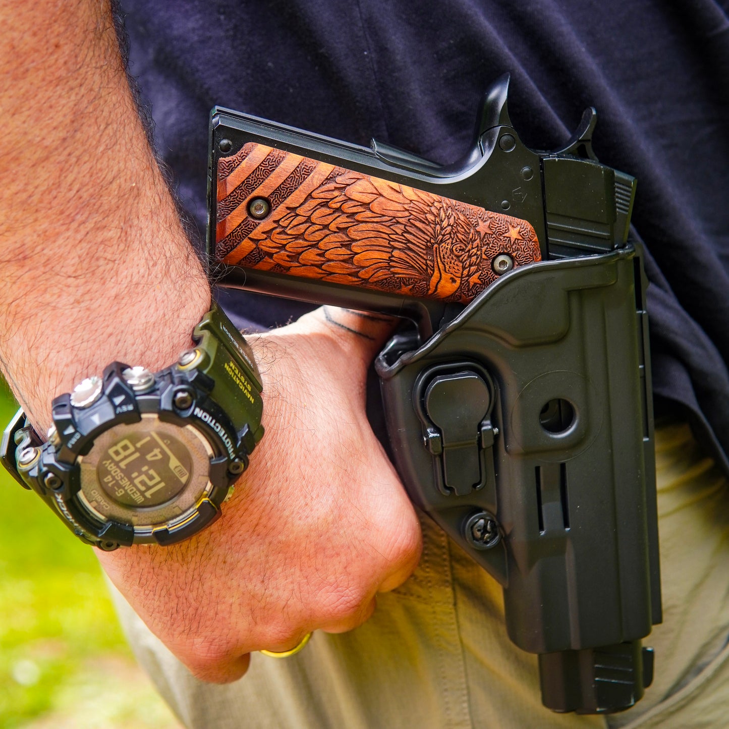 URAY 1911 Empuñaduras de pistola con águila y bandera estadounidense de madera de tamaño completo