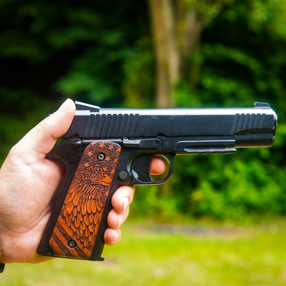 URAY 1911 Empuñaduras de pistola con águila y bandera estadounidense de madera de tamaño completo